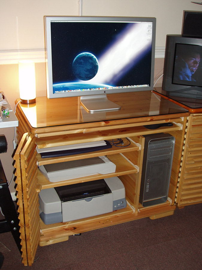 Mac Pro Desk 2
